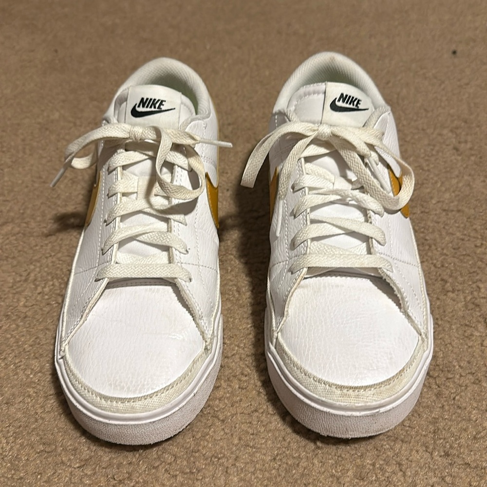 Nike Women’s Court Legacy